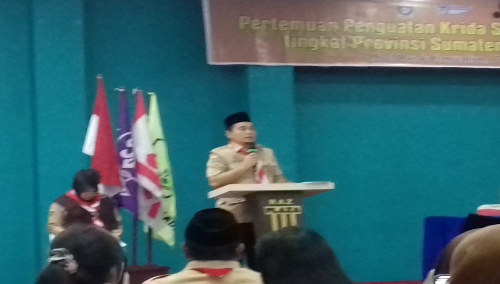 foto : Ketua Majelis Pembimbing Saka Bakti Husada (SBH), dr. Alwi Mujahid Hasibuan, M.Kes, saat memberi arahan dan bimbingan pada Penguatan Saka Bakti Husada, Jum'at (17/10/2019), bertempat di Aula Hotel Raz Convention,  jalan Iskandar Muda,  Medan.