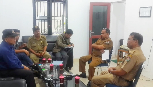 Ket Foto : Badan Kesatuan Bangsa dan Politik (Kesbangpol) dan Forum Kewaspadaan Dini Masyarakat (FKDM) Kabupaten Karo saat diskusi jelang Pilkada Karo 2020 (Ist).