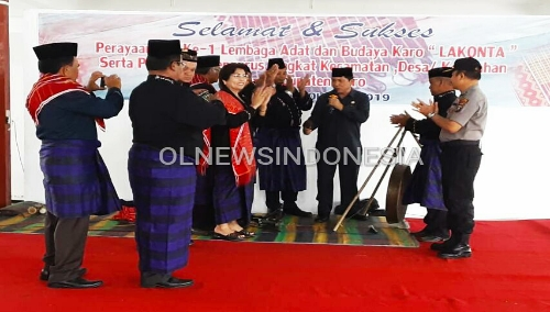 Ket foto  : tampak Bupati Karo Terkelin Brahmana menghadiri acara Hut 1 tahun Lakonta , bersama  pengurus Lakonta di pendopo Kabanjahe, Kabupaten Karo, Rabu (23/10) 2019 (Ist).