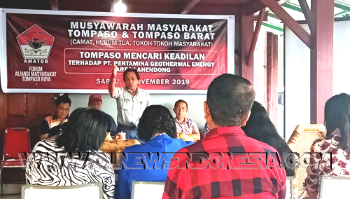 etua Presidium Aliansi Masyarakat Tompaso Raya Ferry M.K Wowor memberikan sambutan