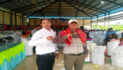 Ket foto : Anggota DPRD Karo Korindo Sembiring Meliala Di dampingi Saudara Kandungnya yang juga merupakan tokoh Pemuda Binjai Tirta Sembiring Meliala saat di acaranya syukuran Korindo Sembiring Di Desa Ndokum Siroga Kecamatan Simpang Empat Kabupaten Karo, Senin (11/11) 2019 (Ist)
