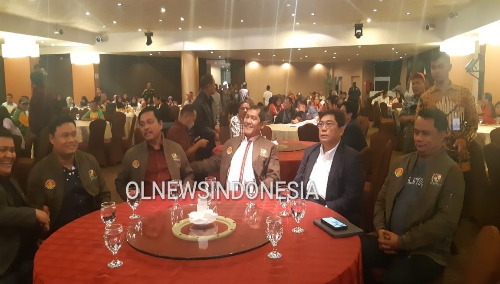 Ket foto : Bupati Karo Terkelin Brahmana bersama Ketua Umum Percasi Drs. GM Utut Adianto, dan Wakil Bupati Simalungun Ir Amran Sinaga, Kapolres Tanah Karo AKBP Benny Remus Hutajulu, Sik, berfoto bersama di Hotel Mikie Holiday, Berastagi,(20/11) 2019 (Ist).