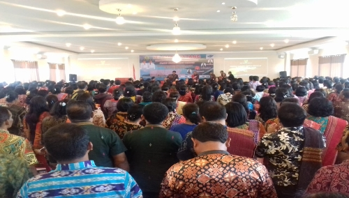 foto : Guru dan Kepala Sekolah serta Pengawas Sekolah, se kabupaten Samosir, melalui Dinas pendidikan Kabupaten Samosir menggelar Seminar Nasional dan Workshop, Kamis (28/11/2019) di Aula  Hotel JTS Parbaba, Desa Siopat Sosor, Kecamatan Pangururan, Samosir Sumatera Utara.