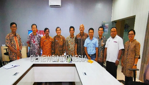 Ket foto : Bupati Karo Terkelin Brahmana didampingi sejumlah OPD menerima audensi PT Zego dan pengurusnya di ruang Command Center Kominfo Kab Karo, Kamis (28/11) 2019 (Ist) .