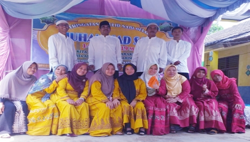 Ket poto : guru guru dan Kepala SDN Medong beetempat di Halaman Sekolah 28/11