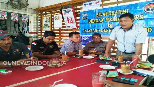 Ket foto : Kasat Intel AKP Saut Silitonga saat memberikan sambutan dalam Silaturahmi ke Pers di Kabanjahe, Jumat (29/11) 2019 (Ist)