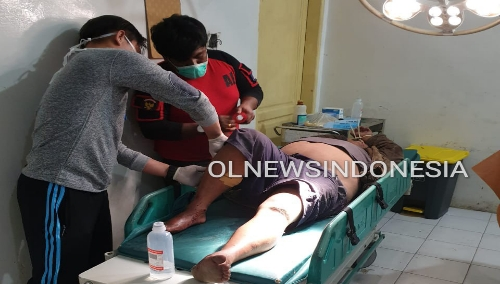 Ket foto : Salah satu tersangka penyalahgunaan Narkotika saat di rumah sakit usai kakinya di tembak Petugas saat mencoba melarikan diri (Ist)