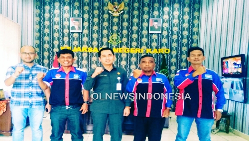 Ket foto : Dari Kiri, Kasi Intel Arif Kardaman SH, Ketua LAMI Rekro Tarigan, Kajari Karo Denny Achmad SH, MH, Sekretaris LAMI Herlin Barus dan Bendahara John Ginting saat beraudiensi di ruangan Kajari Kabanjahe, Rabu (20/11) 2019 (Ist).