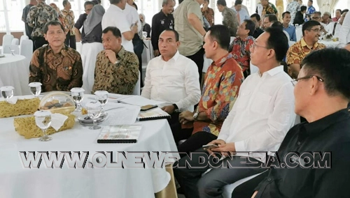 Gubernur Sumatera Utara Edy Rahmayadi dan Wakil Gubernur Sumatera Utara Musa Rajeksah bersama Bupati Karo Terkelin Brahmana SH di sela sela kegiatan paparan master plan sport center di rumah dinas Gubsu Medan, Kamis (26/12) 2019
