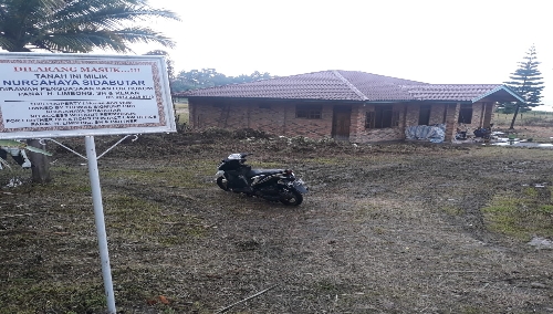 foto : Nurcahaya Sidabutar kewarganegaraan Jerman mengaku merasa tertipu oleh kerabatnya sendiri. Pasalnya surat berharga berupa surat rumah dan surat Villa yang terletak di Tutuk Siadong Kecamatan Simanindo Kabupaten Samosir miliknya diduga digelapkan oknum yang masih kerabat dekatnya.