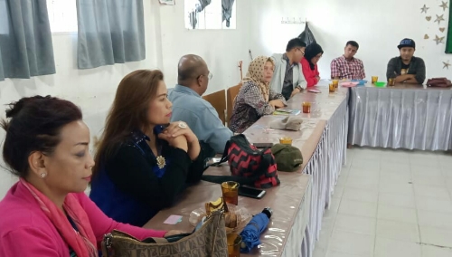 Ket foto  : tampak sebagian pengurus Alumni SMAN 1 Berastagi saat musyawarah terkait penamanan 1000 Bunga di kota Berastagi, Kamis (12/12) 2019 (Ist)