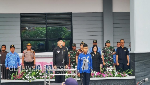 Ket foto : Bupati  Karo Terkelin Brahmana, SH menjadi Irup dalam Hari Nusantara 2019 di halaman kantor Bupati Karo,Kabanjahe, Jumat (13/12) 2019 (Ist).