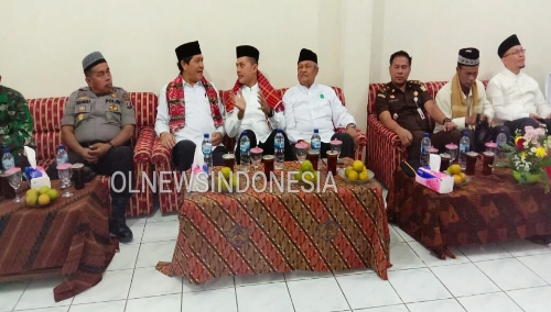 Ket foto : Bupati Karo tampak serius Berbincang bincang dengan Wagubsu Musa Rajeksah di sela sela kegiatan pelantikan pengurus IPHI Kab Karo di Sumbul Kabanjahe, Sabtu (14/12) 2019 (Ist)