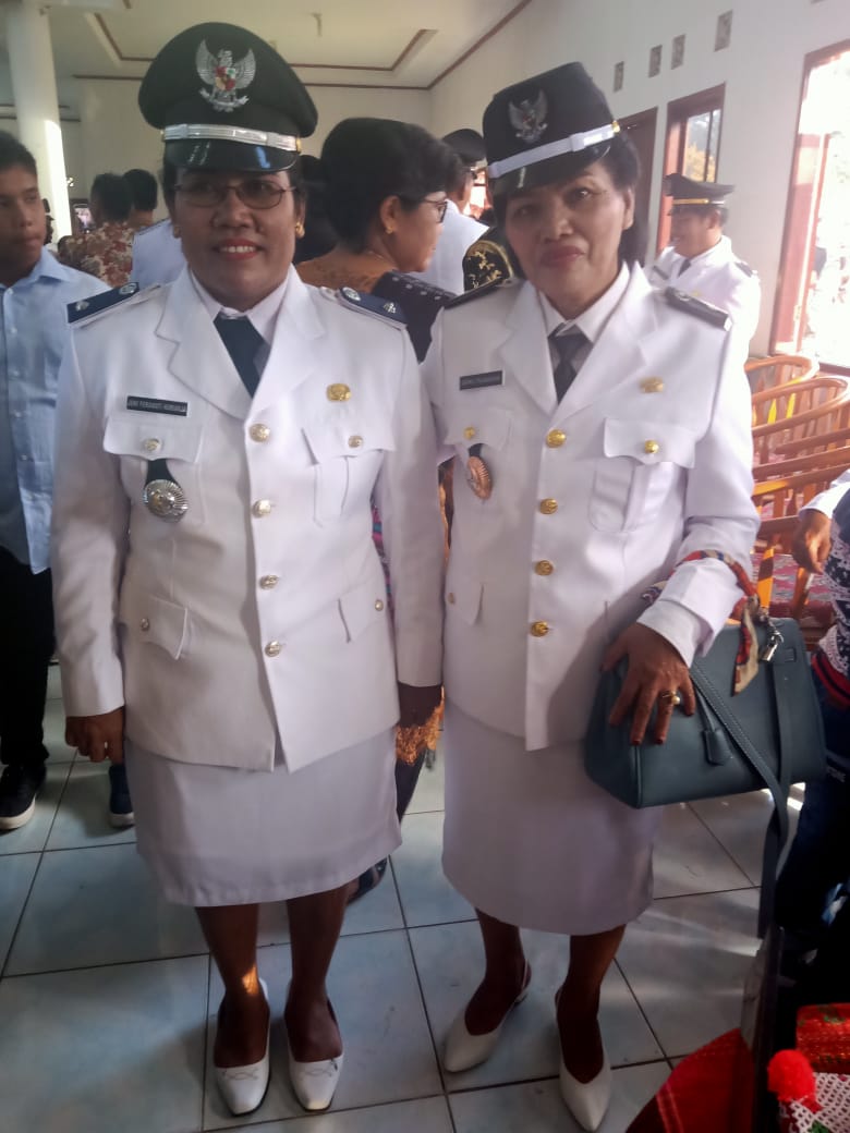 foto :  2  perempuan kades terpilih  (Kades Siboro, Kecamatan Sianjur Mula Mula, Sarmie E Rajagukguk, dan Kades Onan Runggu, Kecamatan Onan Runggu, Juni Ferawati Harianja).