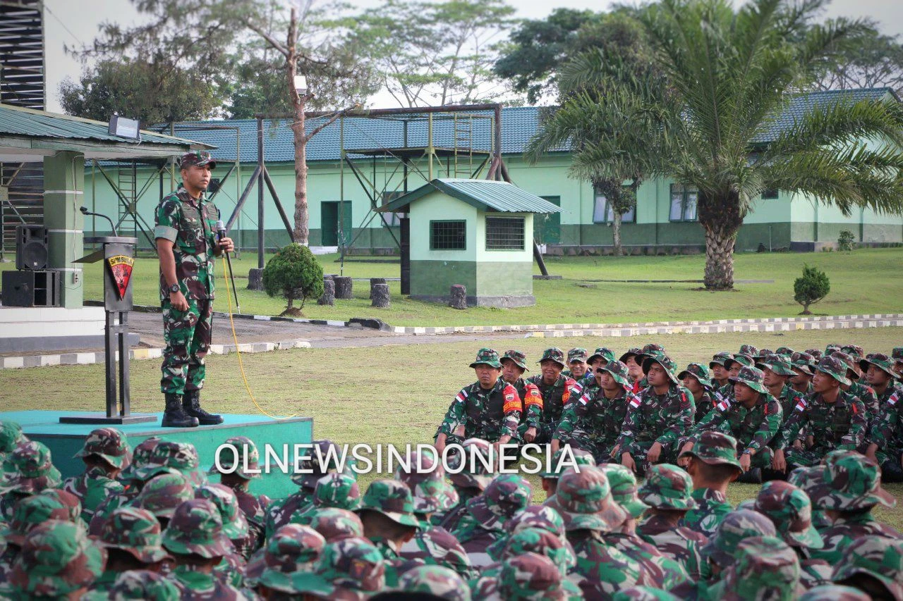 Ket foto : tampak Danbrigif 7 /RR Kolonel Inf Agustatius Sitepu saat membuka dan memberikan pengarahan kepada Satgas Pamtas 125/Simbisa di Halaman Mako Brigif 7 /RR, Selasa (28/01) 2020 (Ist)