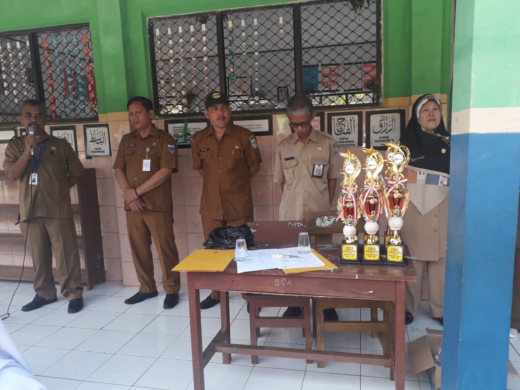 Ket poto : dari kiri Ketua PSB ( Pusat Sarana Belajar ) Tatang S.Pd, Ade Sutisna Kormin ( Kordinator Layanan Administrasi ) Kecamatan Bojong, Abdul Rojak Pengawas TK/ SD, Lili Hambali Ketua K3S Bojong dan pengurus PSB, bertemoat di SDN Bojong 1 03/02