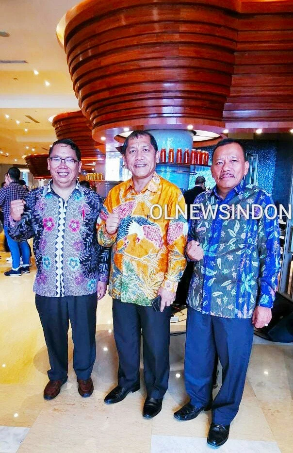 Ket foto : Bupati Karo Terkelin Brahmana SH didampingi Kepala Dinas Tenagakerja dan Kepala BPJS Ketenagakerjaan cabang Kab Karo saat mengikuti acara Paritrana Award di Jakarta, Selasa (11/02) 2020 (Ist)