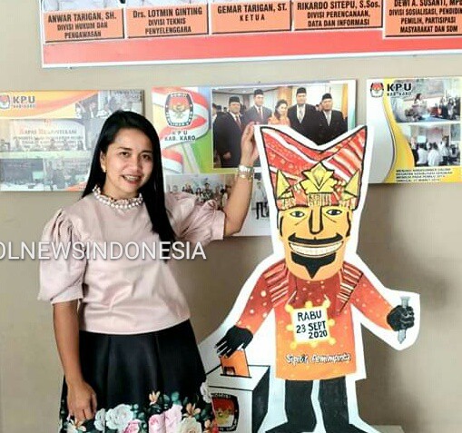 Ket foto  : Dewi A Susanti, MPd Komisioner KPU  Kabupaten Karo divisi Sosialisasi, pendidikan Pemilih dan SDM)