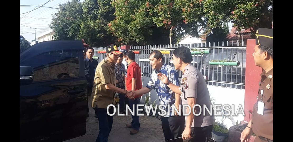 Ket foto : Bupati Karo Terkelin Brahmana saat menerima kunjungan Menteri Hukum Dan HAM Yasonna Laoli di Rutan Kabanjahe, Minggu (16/02) 2020 (Ist)