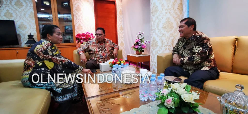 Ket foto  : Ketua DPRD Sumut Baskami Ginting, Bupati Karo Terkelin Brahmana SH dan Ketua DPRD Karo Iriani Tarigan sepakat untuk mendesak Menteri PUPR Pusat Atasi Kemacetan Saat berdialog di ruang kerja Ketua DPRD Sumut Medan, Jumat (21/02) 2020 (Ist).
