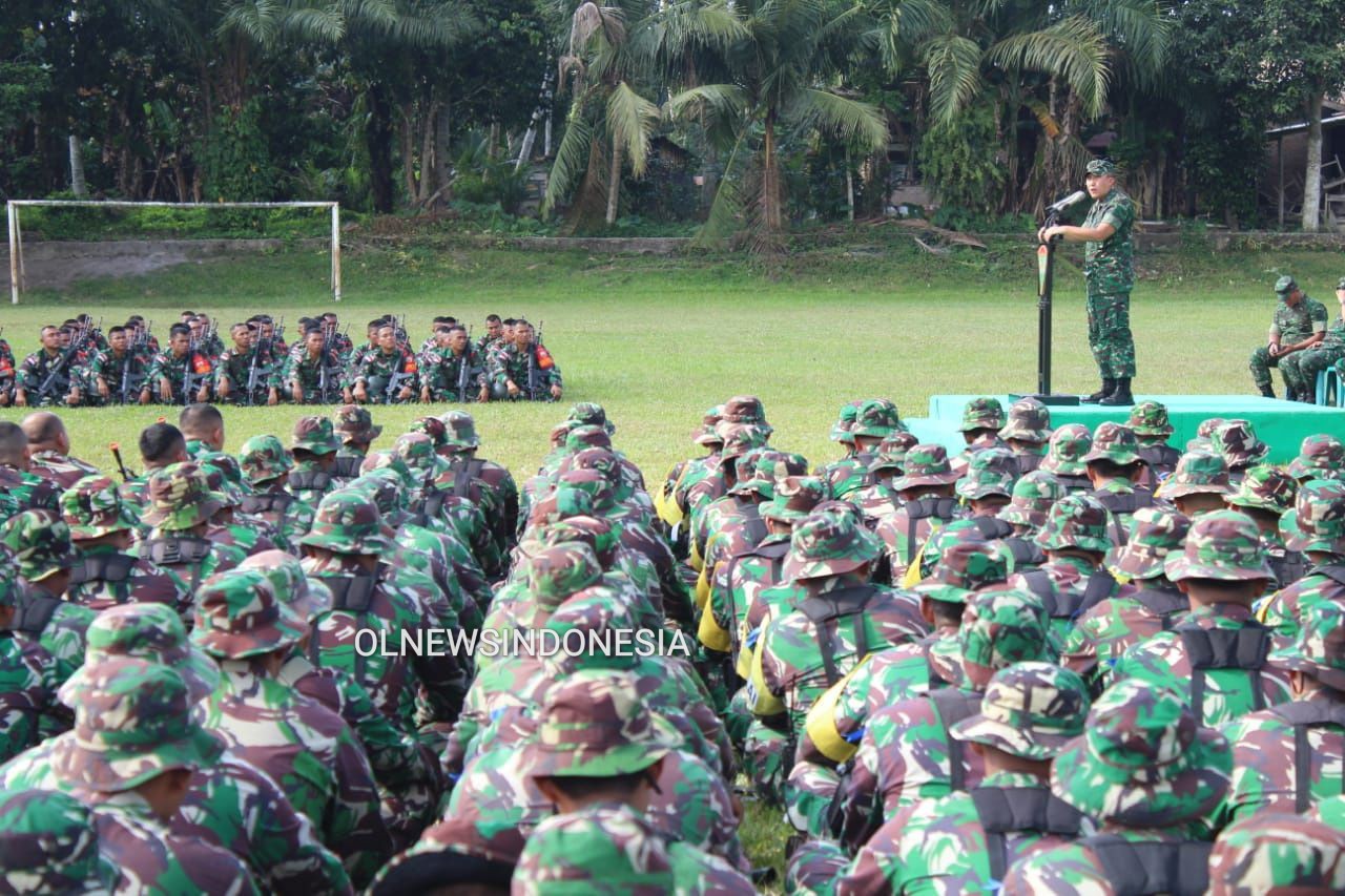 Ket foto : Prajurit Yonif 125 Simbisa mendapat pengarahan dari Pimpinan Atasan dalam pembukaan latihan Pratugas Satgas Pamtas RI-PNG di lapangan Bola Silindak Serdang Bedagai Sumatera Utara, Selasa (25/02) 2020 (Ist)