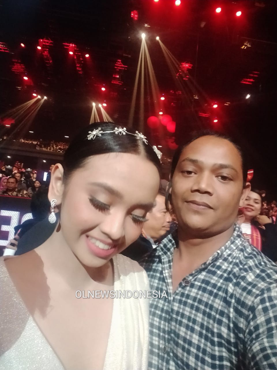 Ket foto : Lyodra Ginting pemenang dan sang juara I Indonesia Idol X 2020  saat bersama Korindo Sembiring Milala di Studio RCTI dalam Grand Final, Senin malam (02/03) 2020 (Ist)