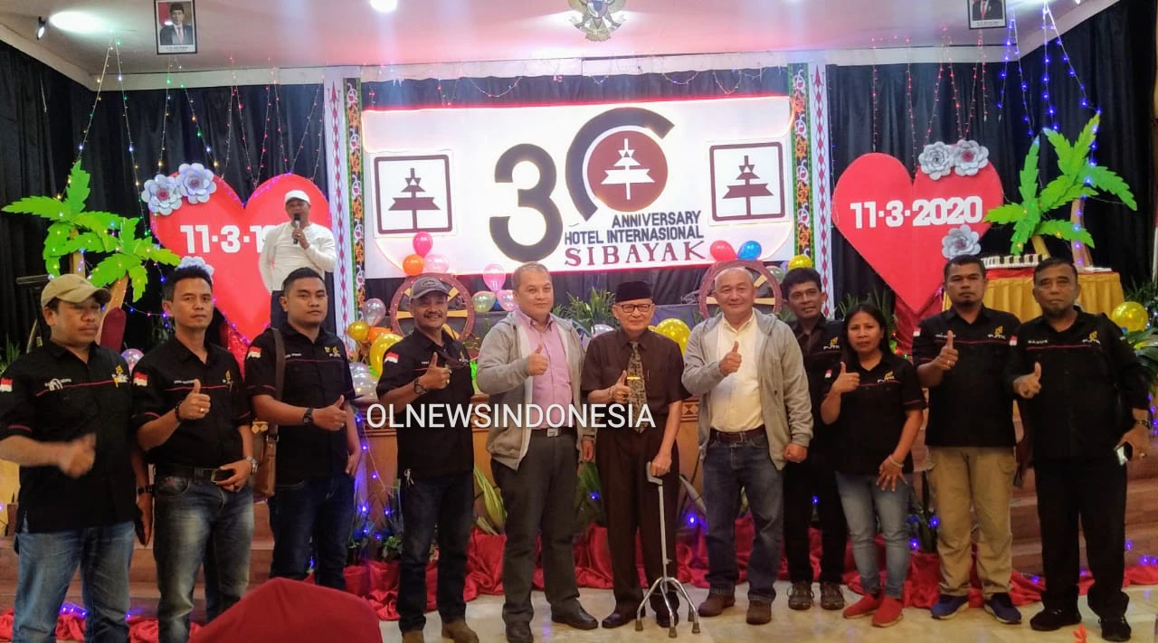 Ket foto : Tampak Tamu undangan dari PJTK Kabupaten Karo berfose bersama para petinggi Hotel Internasional Sibayak Berastagi dalam acara HUT Hotel Internasional Sibayak, Rabu (11/03) 2020 (Ist)