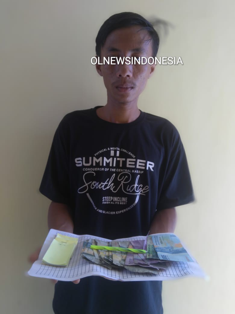 Ket foto : Tersangka dan barang bukti saat ditemukan di Desa Gajah Kec Simpang Empat Kabupaten Karo, Rabu (18/03) 2020 (Ist)