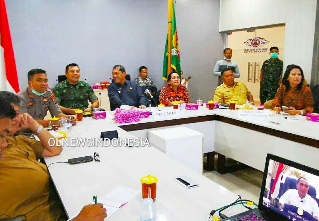 Ket foto  : Muspida Kabupaten Karo saat gelar videoconference dengan Gubernur Sumatera Utara Edy Rahmayadi dari Ruang Smart City kantor Bupati Karo Kabanjahe, Selasa (24/03) 2020 (Ist)