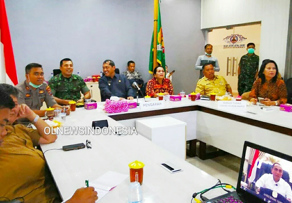 Ket foto  : Muspida Kabupaten Karo saat gelar videoconference dengan Gubernur Sumatera Utara Edy Rahmayadi dari Ruang Smart City kantor Bupati Karo Kabanjahe, Selasa (24/03) 2020 (Ist)