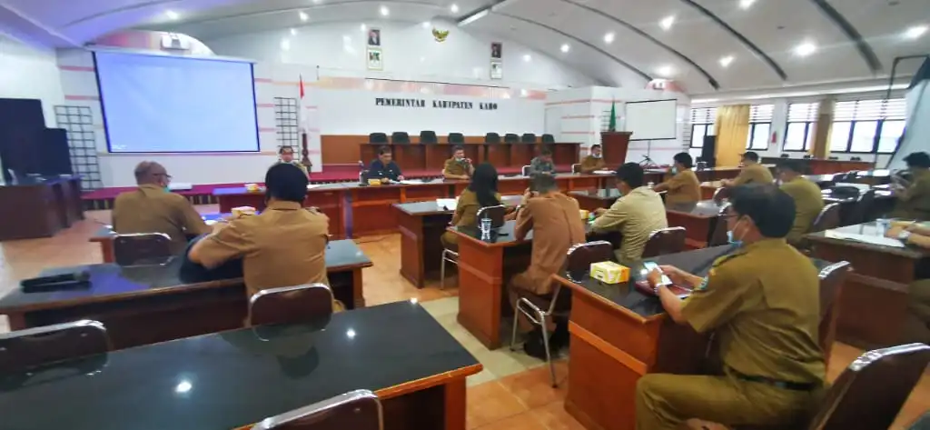 Ket foto : Pemkab Karo Gelar Rapat pembahasan penanganan Covid-19,di Aula lantai 3 Kantor Bupati Karo, Senin (13/04) 2020 (Ist)