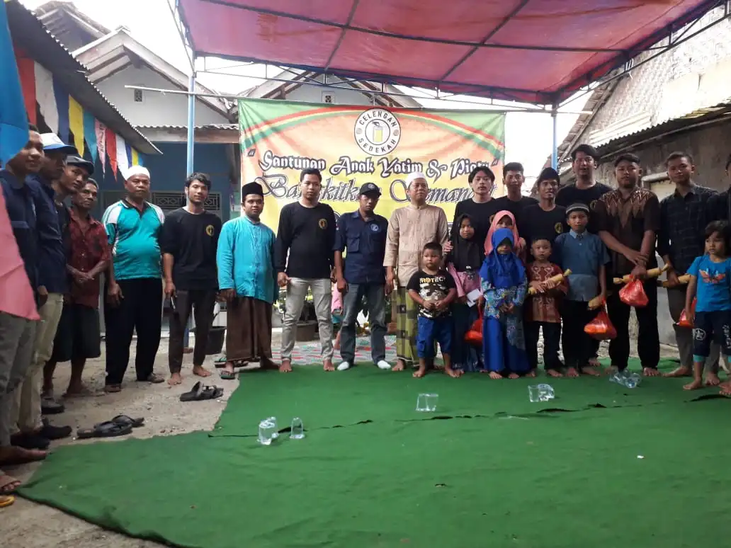 Ket foto: saat komunitas "CELENGAN SEDEKAH" melakukan giat penyaluran bantuan/donasi kepada anak yatim dan piatu serta duafa.
