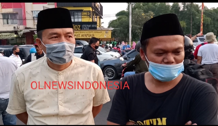 Ket Foto: Ketua Umum Presidium Bogor Timur, Alhafiz Rana(kanan foto) beserta Sekjen Presidium Bogor Timur. Alex S Riada ( kiri foto) ketika diwawancarai. (15/5)