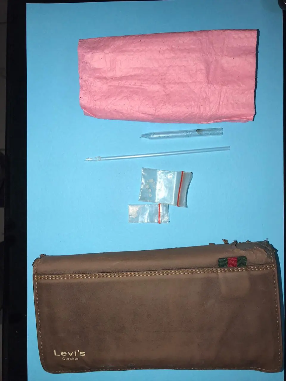 Ket foto  : Barang bukti yang ditemukan petugas kini telah diamankan di Polsekta Berastagi, Minggu (17/05) 2020 (Ist)