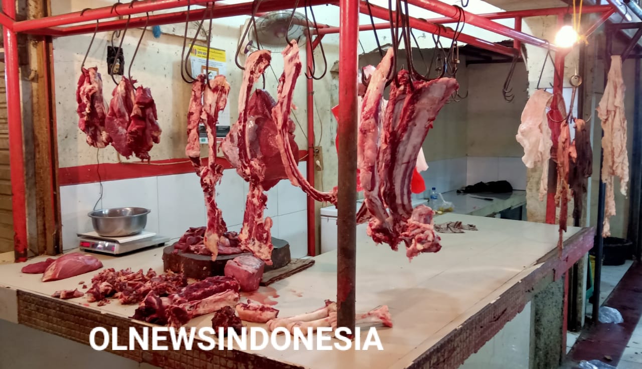 Ket foto: tampak kios pedagang daging yang tampak sepi. Ketika pantauan langsung awak media OLNewsindonesia.com pada Hari Minggu, 17/5