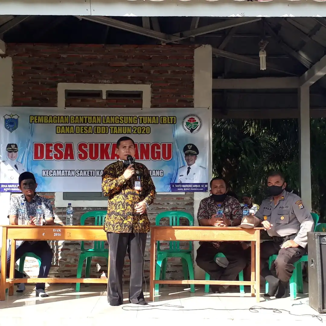 Ket poto ( dari kiri) Dian Trisula Kepala Desa Sukalangu, Hasan Bisri Camat Saketi, Rasik SE, Kasi pemerintahan Aparatur Desa Kabupaten Pandeglang dan AKP Heru Polsek Saketi, berlokasi Di Posyandu Kp Pakis Desa Sukalangu Kecamatan Saketi 04/06