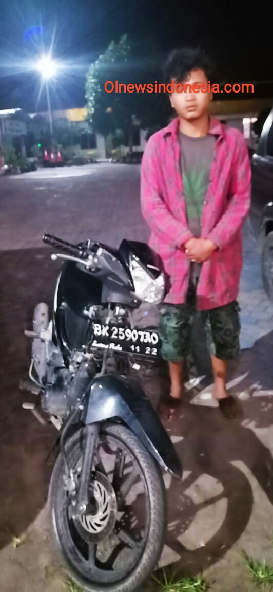 Ket foto : Salah satu Tersangka J Purba yang diciduk di Sidikalang Kabupaten Dairi bersama barang bukti kini telah diamankan petugas di Mapolres Tanah Karo, Jumat (12/06) 2020 (Ist)