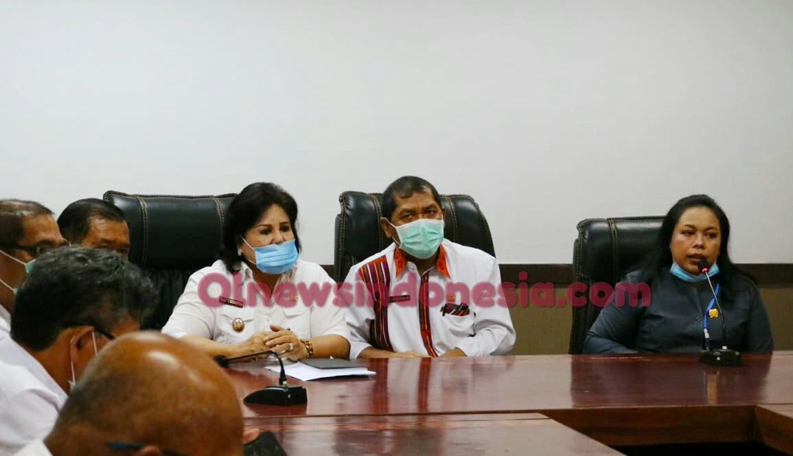 Ket foto : tampak Bupati dan Wakil Bupati Bersama Anggota DPRD Kabupaten Karo dari Komisi A saat berada di ruang  rapat Kantor Bupati Karo, Rabu (17/06) 2020 (Ist)