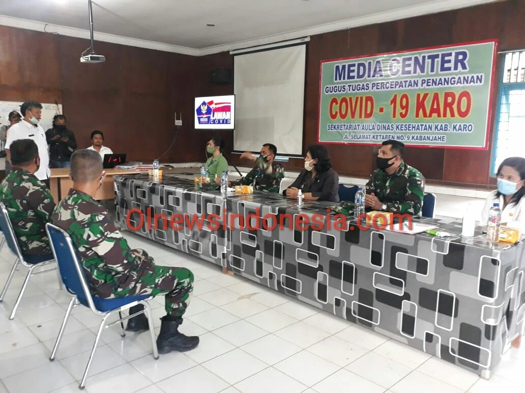 Ket foto : tampak Dandim 0205 TK dan Wakil Bupati Karo Cory Seriwaty Br Sebayang mendampingi Danrem dalam Kunker nya ke Media Center Covid-19 di Kabanjahe, Rabu (01/07) 2020 (Ist)