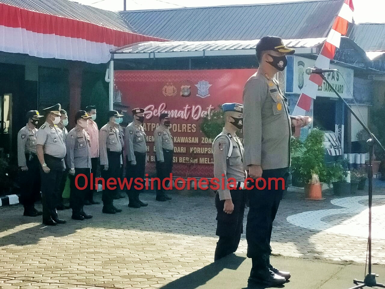 Ket foto : Kapolres Tanah Karo AKBP Yustinus Setyo Indriono Pimpin Upacara Kenaikan Pangkat setingkat lebih tinggi jajaran Polres Tanah Karo di Mapolres, Kamis (02/07) 2020 (Ist)