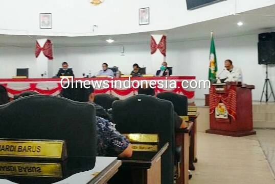 Ket foto : tampak Anggota DPRD Karo saat mengikuti Paripurna terkait pandangan Fraksi Terhadap Ranperda di Ruang Paripurna DPRD Karo, Senin (13/07) 2020 (Ist)