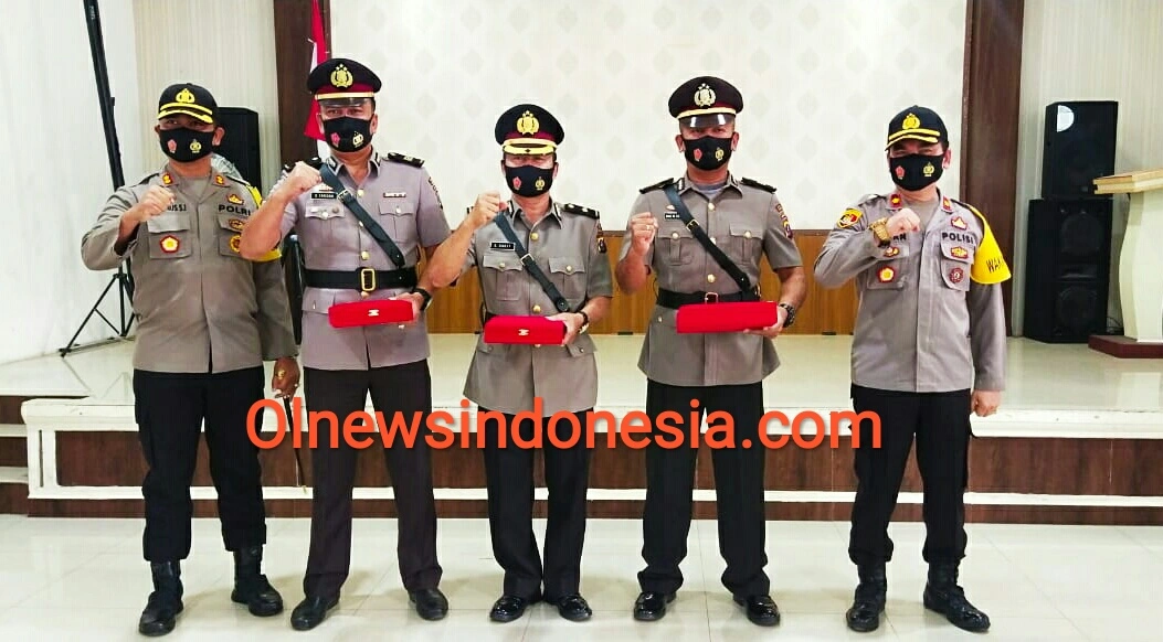 Ket foto : Kapolres Karo berfose bersama Para Perwira yang di Sertijab disela sela kegitan di Aula Polres Tanah Karo, Senin (31/08) 2020 (Ist)