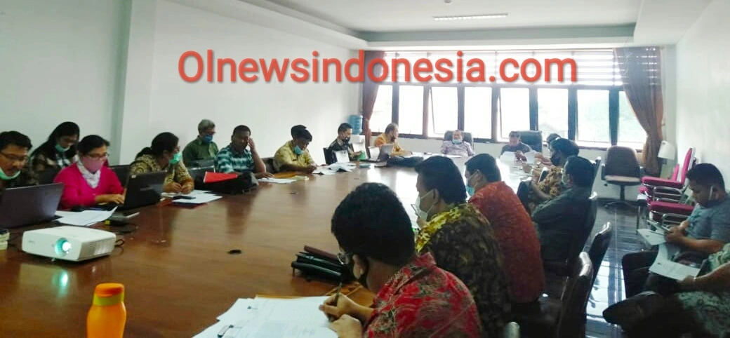 Ket foto : Sekdakab Karo saat gelar  rapat  terkait pelaksanaan kegiatan seleksi penerimaan Calon PNS Kabupaten Karo di ruang rapat Kantor Sekda Kab Karo, Kamis (03/09) 2020 (Ist)