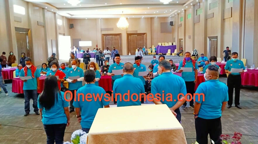 Ket foto : KPUD Karo saat membacakan deklarasi kampanye damai yang di ikuti oleh seluruh Paslon Bupati dan Wakil Bupati Karo 2020 di Aula Hotel Sinabung Berastagi, Kamis (24/09) 2020 (Ist)
