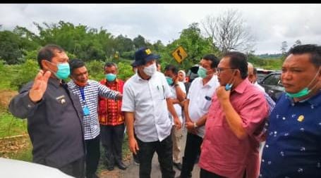 Ket foto : Bupati Karo Terkelin Brahmana SH MH dan Ketua DPRDSU Baskami Ginting saat meninjau lokasi beberapa waktu lalu (Ist)