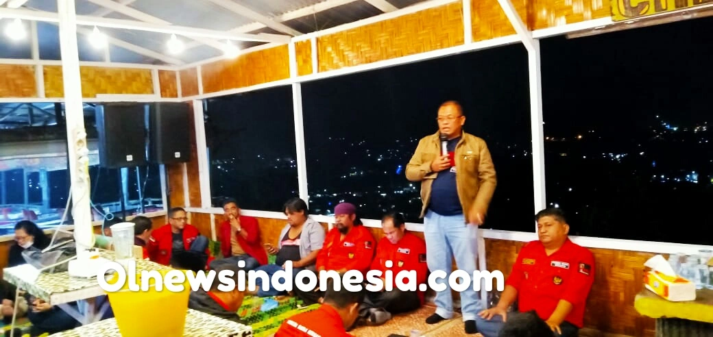 Ket foto : koordinator Hukum Hendrik Marpaung saat memberikan pidato dalam acara syukuran PBB di Bukit Gundaling Berastagi, Selasa (05/01) 2021 (Ist)
