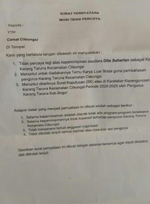 Ket foto: surat pernyataan mosi tidak percaya yang di anggap oleh Ketua umum Karang Taruna Kecamatan Cileungsi terpilih masa bakti 2020-2025 Dita Suherlan yang tidak berlandaskan.