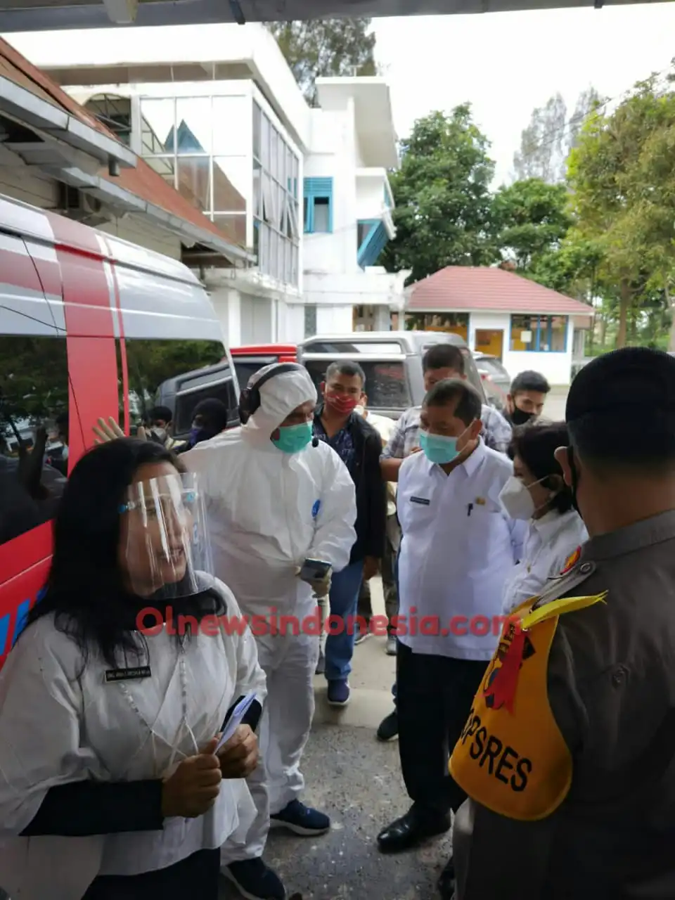 Ket foto  : tampak Bupati Karo Terkelin Brahmana SH MH didampingi Wakil Bupati Cory Sebayang dan Kadis Kesehatan drg Irna Safrina Meliala saat launching di RSU Kabanjahe, Rabu (20/01) 2021 (Ist)
