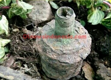 Ket foto : Granat Nanas yang di temukan oleh warga Lau Gumba Kecamatan Berastagi saat melakukan pekerjaannya di area hotel Bukit Kubu jalan Djamin Ginting Berastagi, Kamis (28/01) 2021 (Ist)