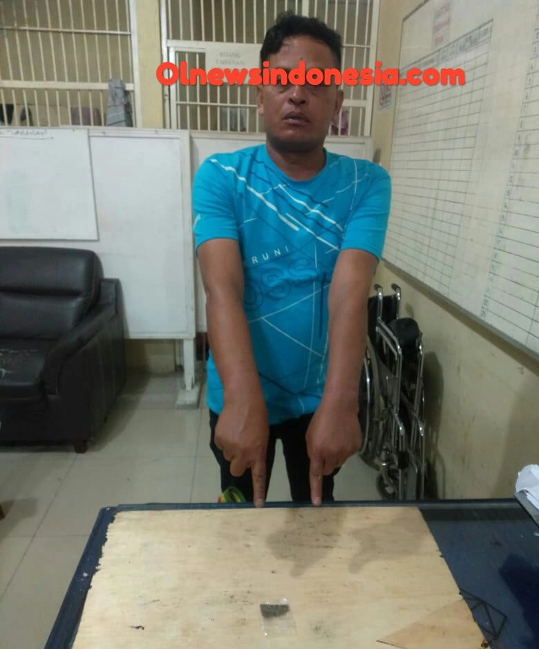 Ket foto : Para tersangka bersama Barang Bukti berupa Narkotika jenis Ganja kini sudah di amankan di Mapolres Tanah Karo, Jumat (29/01) 2021 (Ist)